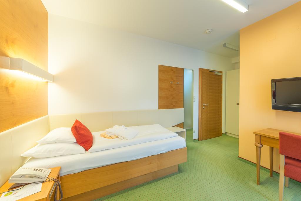 Vitalzeit Hotel Weber Bad Schönau エクステリア 写真
