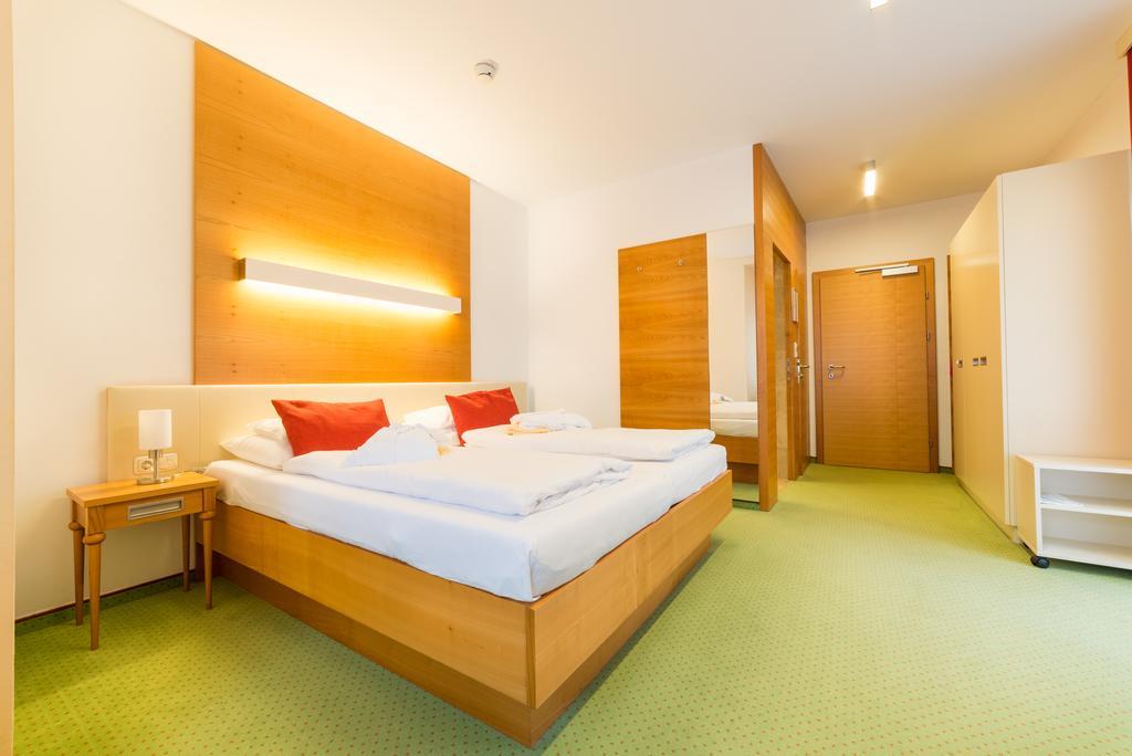 Vitalzeit Hotel Weber Bad Schönau エクステリア 写真
